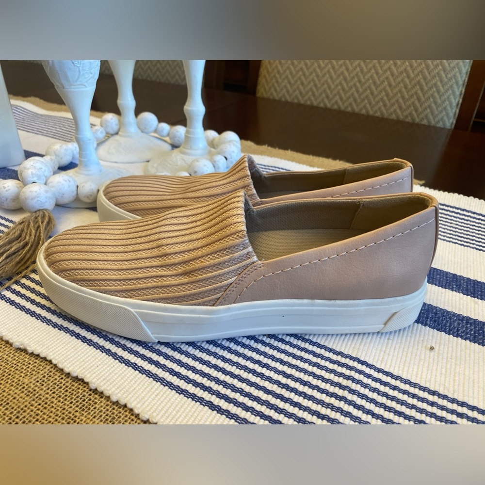 Naturalizer Brogan Slip-on Sneakers Size 6.5 Almond (Pale Pink) EUC